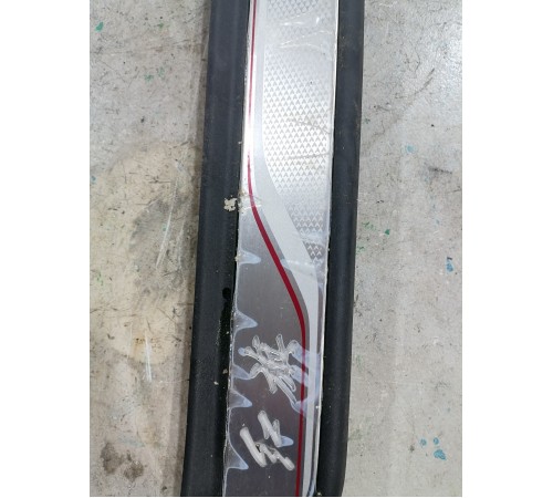 Накладка порога задняя правая