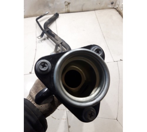 Горловина топливного бака