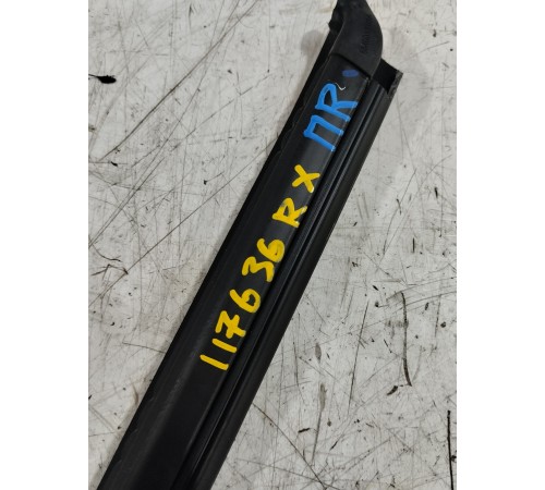 Уплотнитель стекла передний правый внутренний