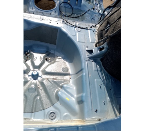 Ниша багажника запасного колеса