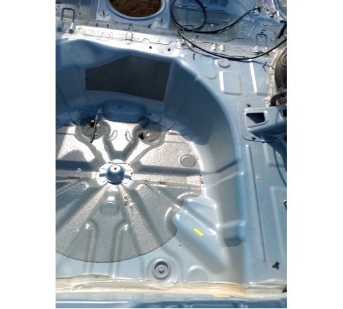 Ниша багажника запасного колеса