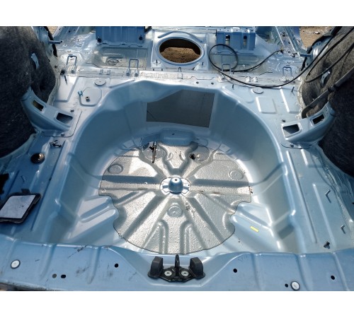 Ниша багажника запасного колеса