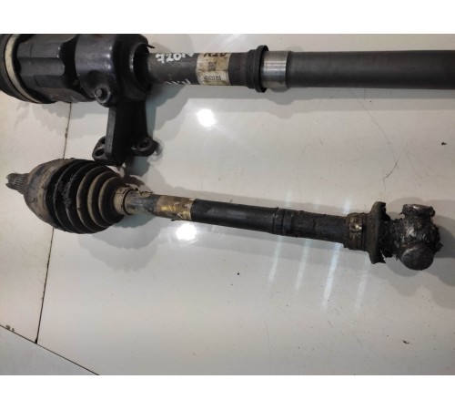 Привод (полуось) (передний, правый)