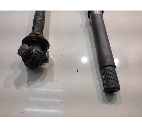 Привод (полуось) (передний, правый)