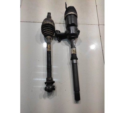 Привод (полуось) (передний, правый)