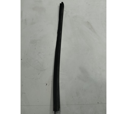 Уплотнитель стекла (передний левый)