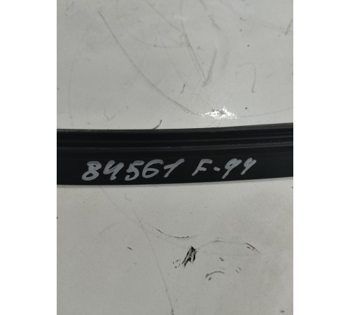 Уплотнитель стекла (передний левый)