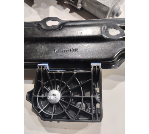 Стеклоподъемник (задний правый)