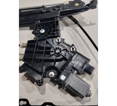 Стеклоподъемник (задний правый)