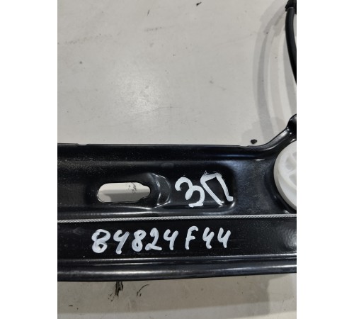 Стеклоподъемник (задний правый)