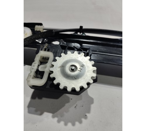 Стеклоподъемник (задний правый)