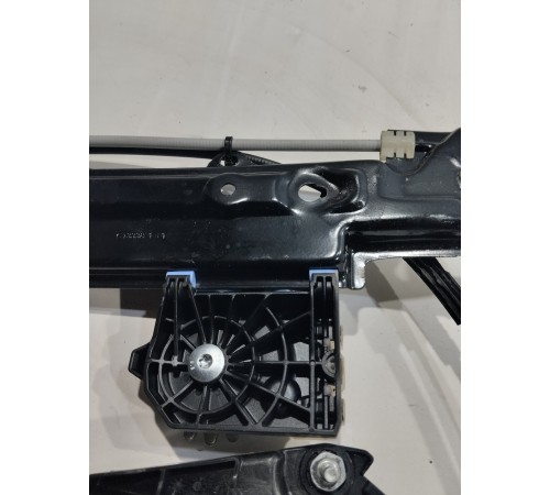 Стеклоподъемник (задний правый)