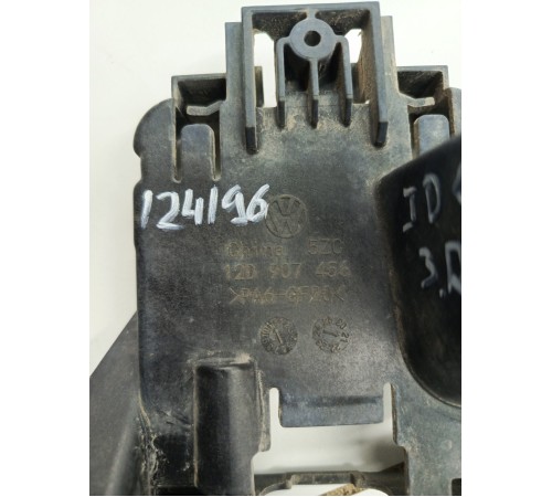 Кронштейн крепление датчика слепых зон задний правый