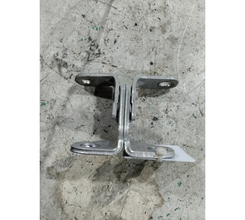 Петля крышки багажника левая верхняя