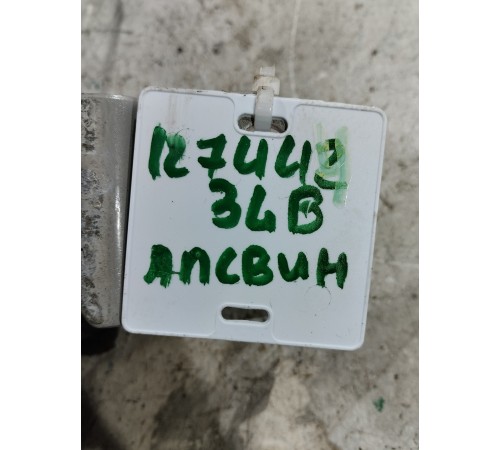 Петля крышки багажника левая верхняя