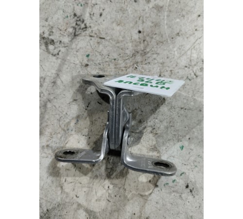 Петля крышки багажника левая верхняя