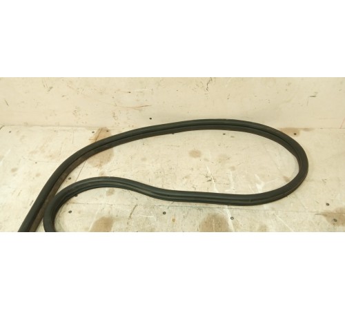 Резинка уплотнительная задняя правая