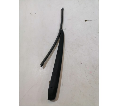 Поводок крышки багажника