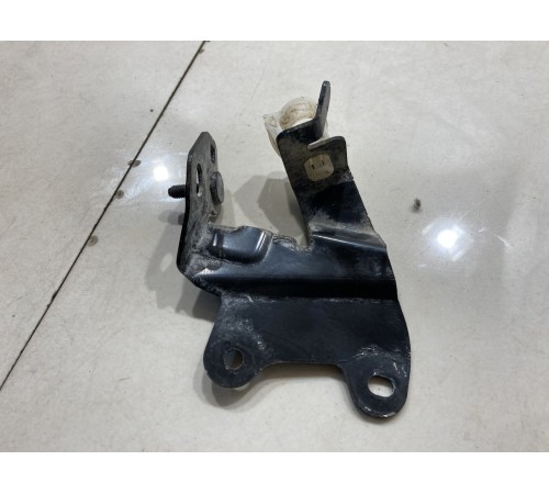 Кронштейн(передний правый)