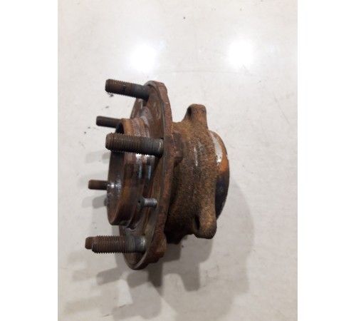 Ступица передняя левая