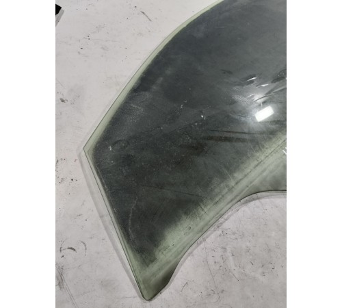 Стекло двери (переднее левое)