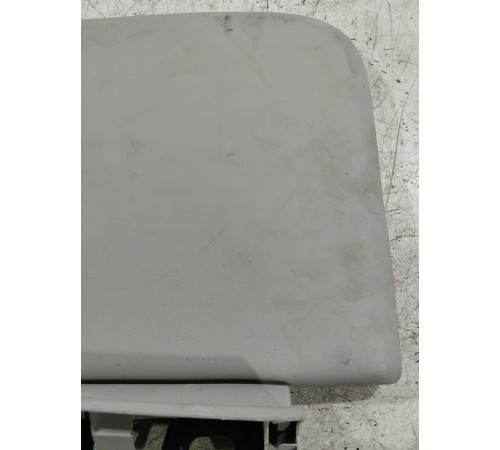 Крышка откидная ящика центральной консоли