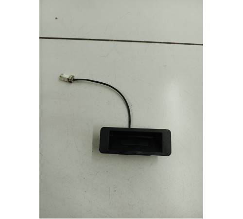 Кнопка открывания крышки багажника