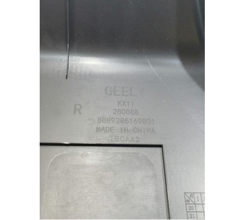 Обшивка багажника правая