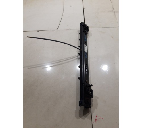 Направляющая (салазки) переднего левого сиденья правая