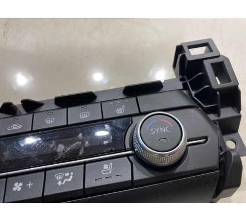 Блок управления климатом(передний)