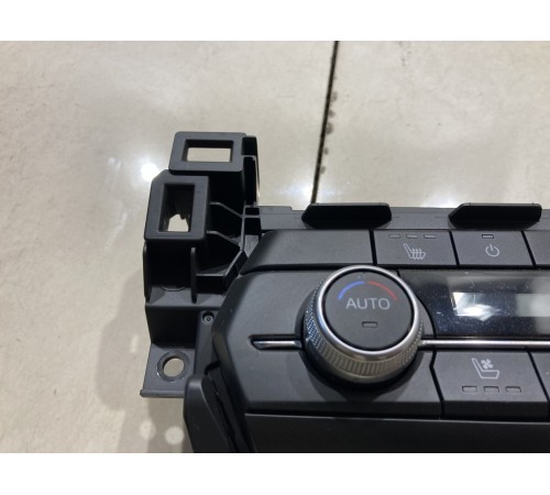 Блок управления климатом(передний)