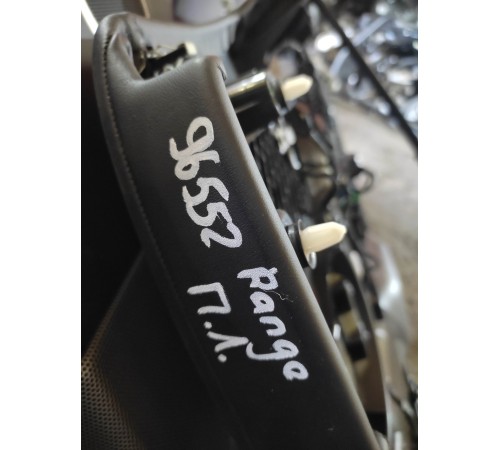 Обшивка двери(передняя левая)