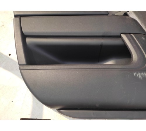 Обшивка двери(передняя левая)