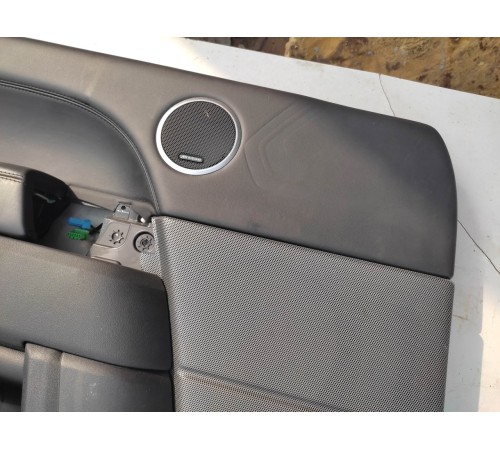 Обшивка двери(передняя левая)