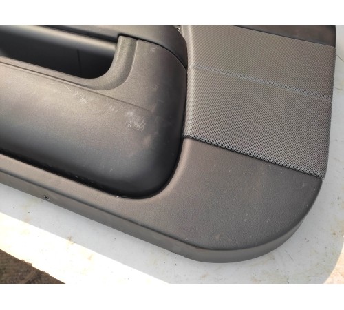 Обшивка двери(передняя левая)