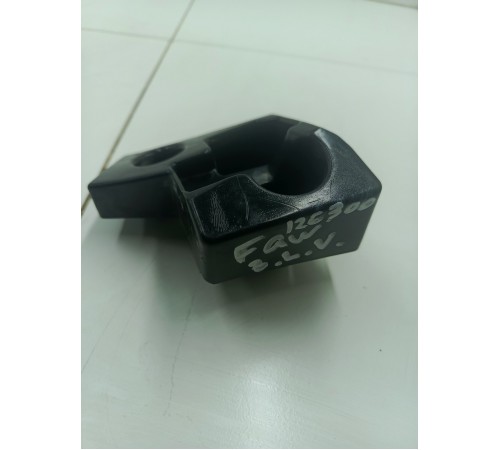 Кронштейн заднего бампера левый верхний