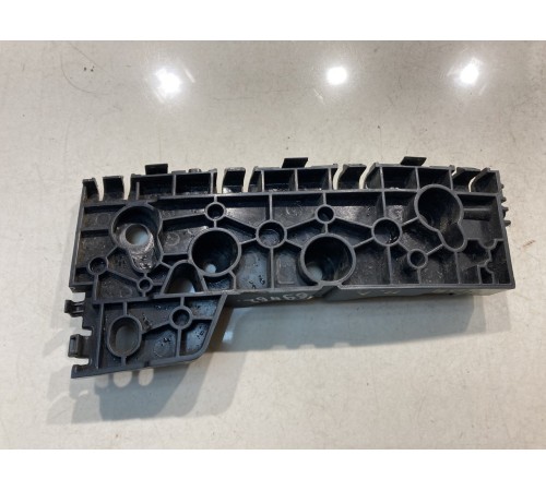 Кронштейн переднего бампера (левый)