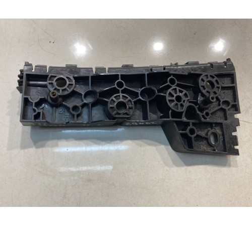 Кронштейн переднего бампера (левый)