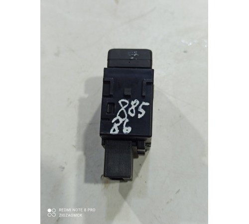 Кнопка открывания багажника