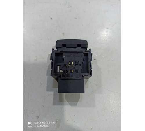 Кнопка открывания багажника