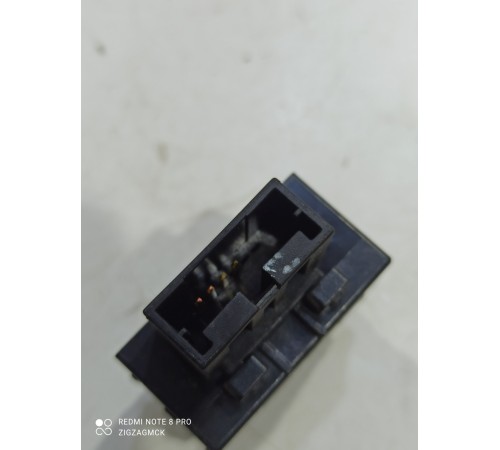 Кнопка открывания багажника