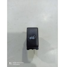 Кнопка открывания багажника