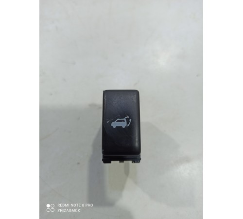 Кнопка открывания багажника