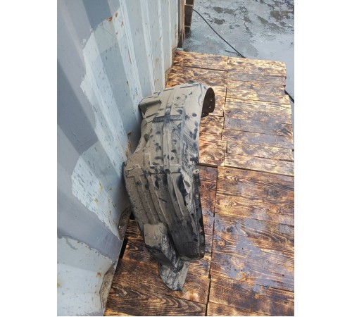 Подкрылок задний правый