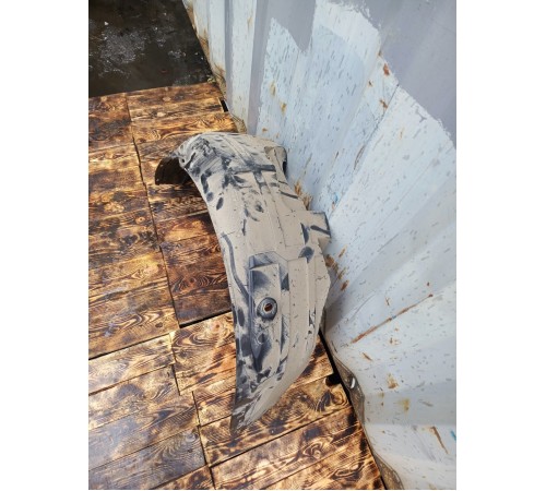 Подкрылок задний правый