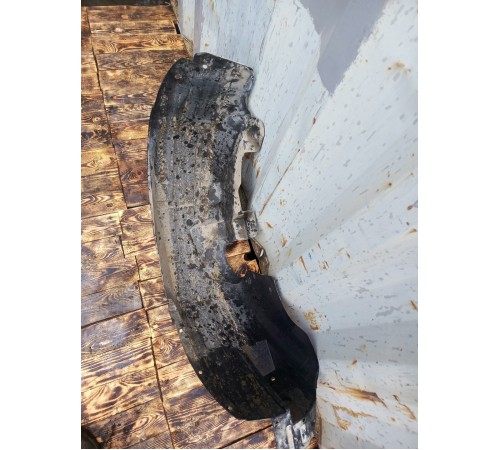 Подкрылок задний правый