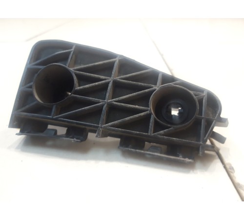 Кронштейн заднего бампера (правый верхний)