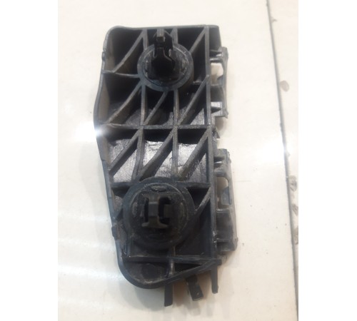 Кронштейн заднего бампера (правый верхний)