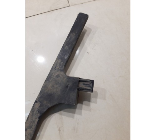 Усилитель переднего бампера нижний