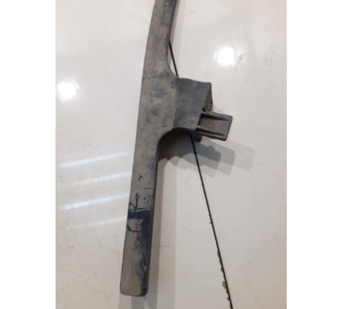 Усилитель переднего бампера нижний